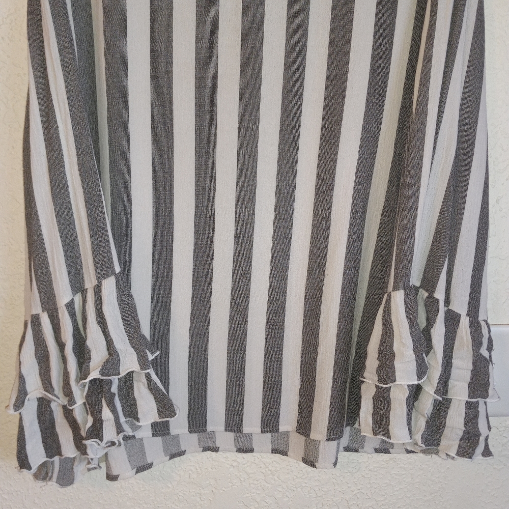 ODDY Bell Sleeve Blouse - Picture 3 of 8